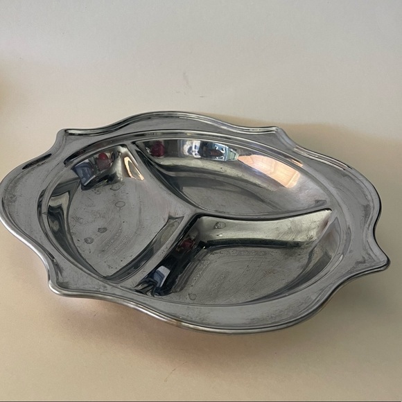 Vintage mid century silver gray scalloped edges three section dish - Picture 3 of 4